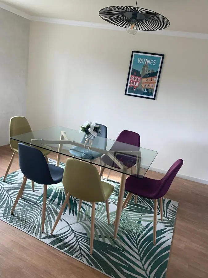 65 M2 Centre Vannes 2 Ch Wifi Parking 0*,  France